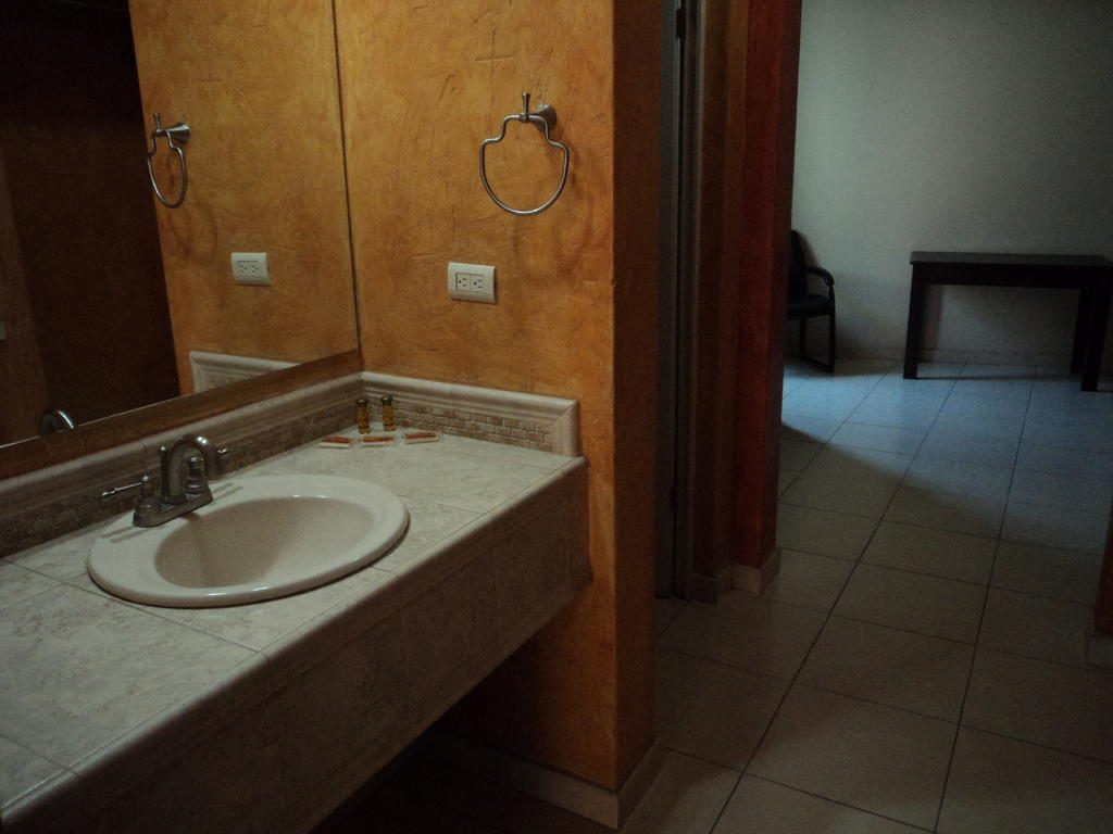 Hotel California Navojoa Quarto foto