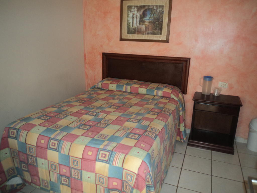 Hotel California Navojoa Quarto foto