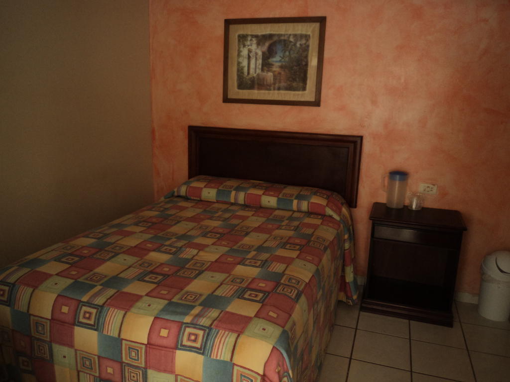 Hotel California Navojoa Quarto foto